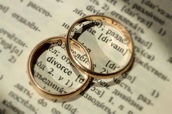 Image of rings removed before divorce mediation Birtley